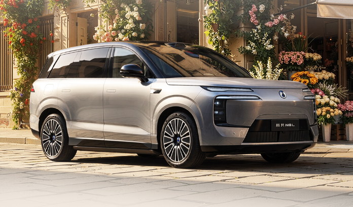 SUV PHEV Bongsor Denza 6 Kursi Resmi Meluncur, Hanya Rp800 Jutaan