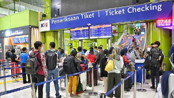 Subsidi Tiket Kereta Libur Sekolah Semester II Tembus 110 Persen