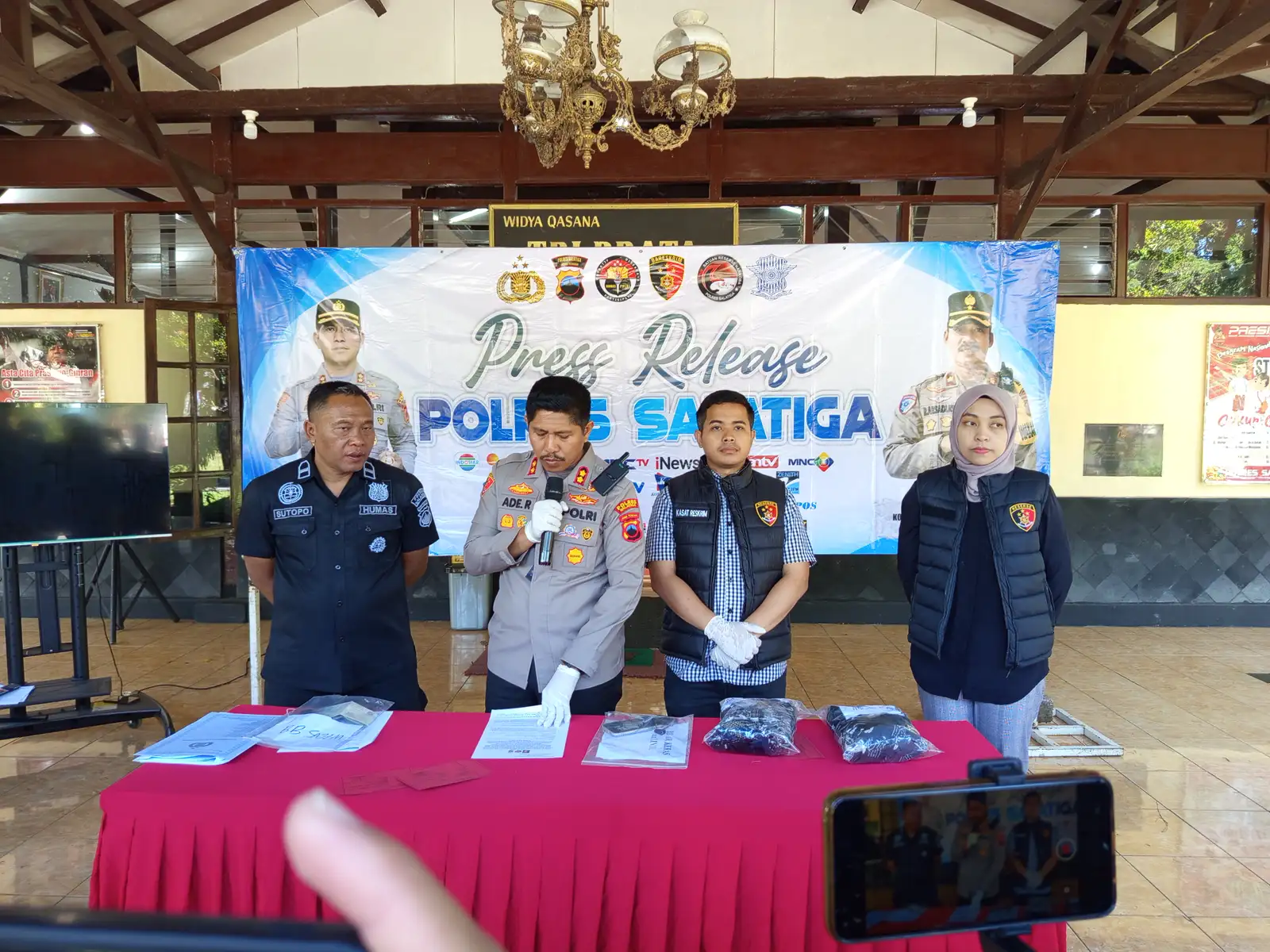 Pembobol Rekening Warga Salatiga, Buron Sejak 2025 Ditangkap di Sulsel