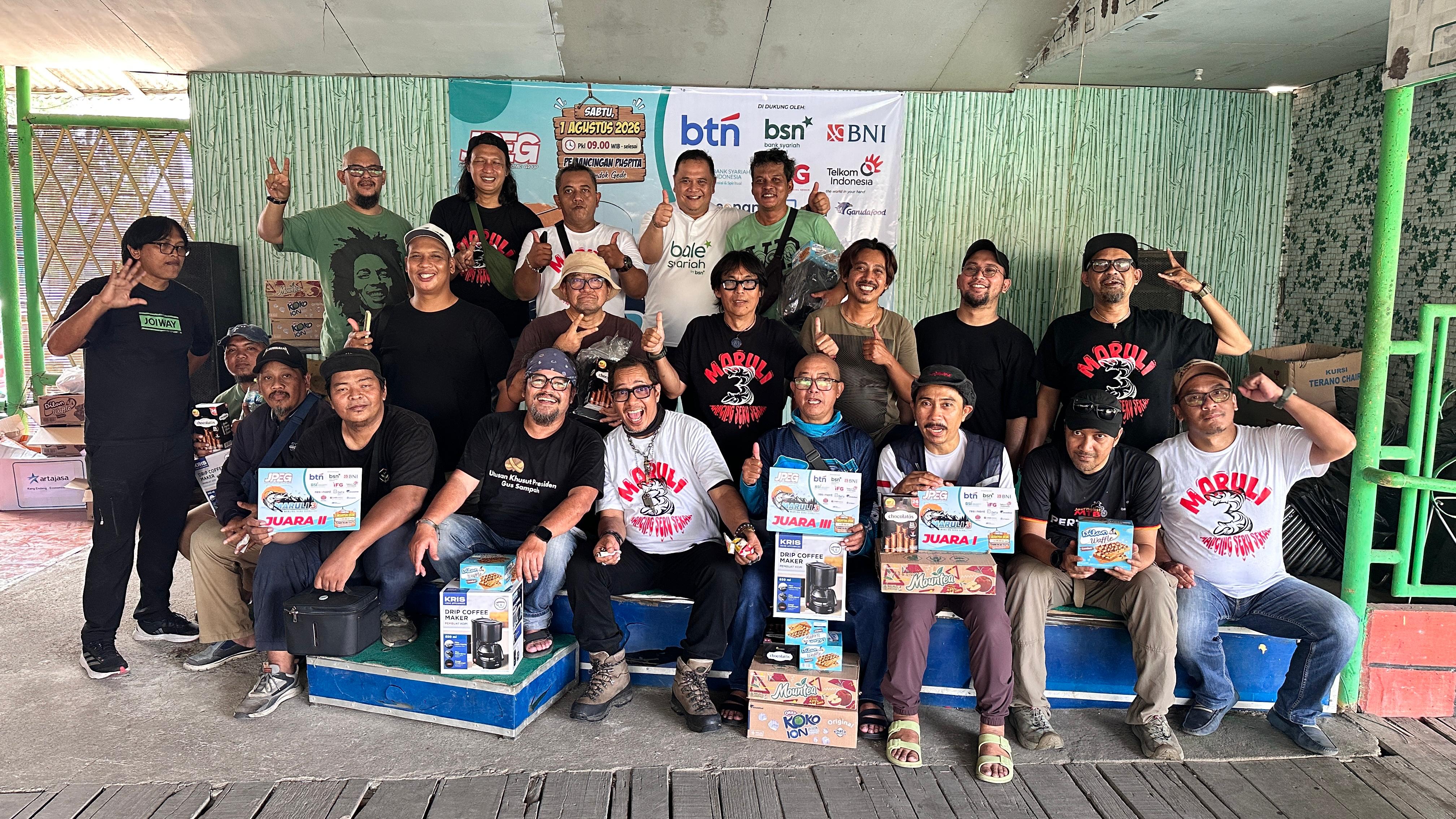 Wartawan Foto Adu Jitu di Balik Lensa dan Joran