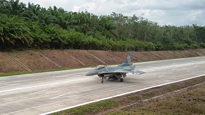 Ternyata! Ada 4 Tol yang Bisa Didarati Jet Tempur F-16, Cek Daftarnya