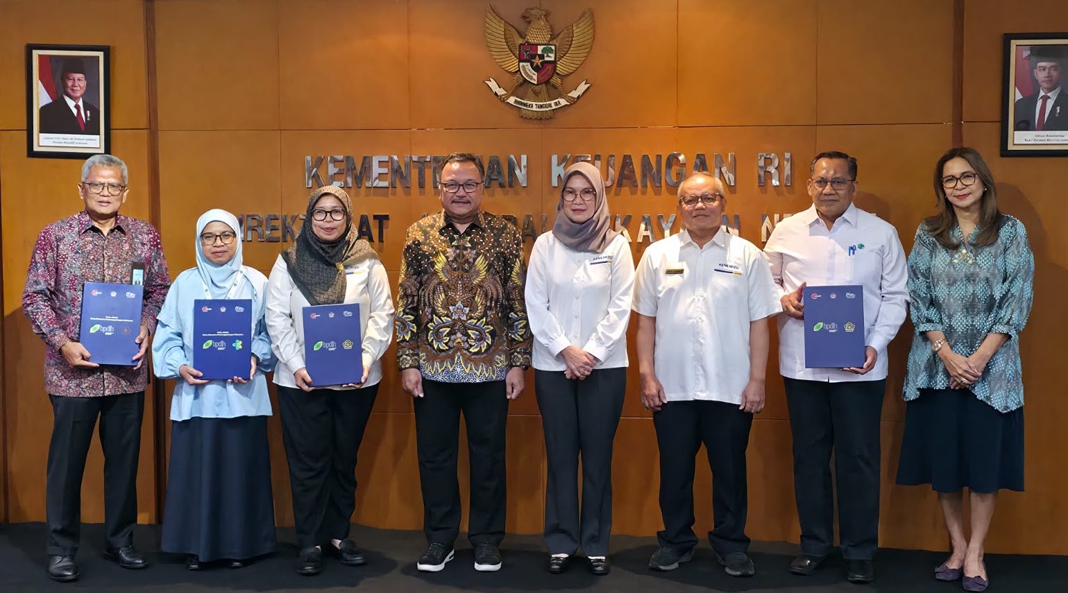 Asuransi Jasindo Serahkan Klaim Rp17,6 Miliar kepada Kemenag