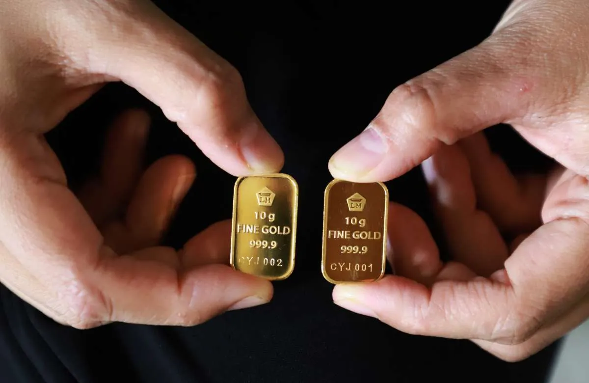 Efek Hormuz Tekan Bunga Fed, Emas Antam Turun Rp4.000