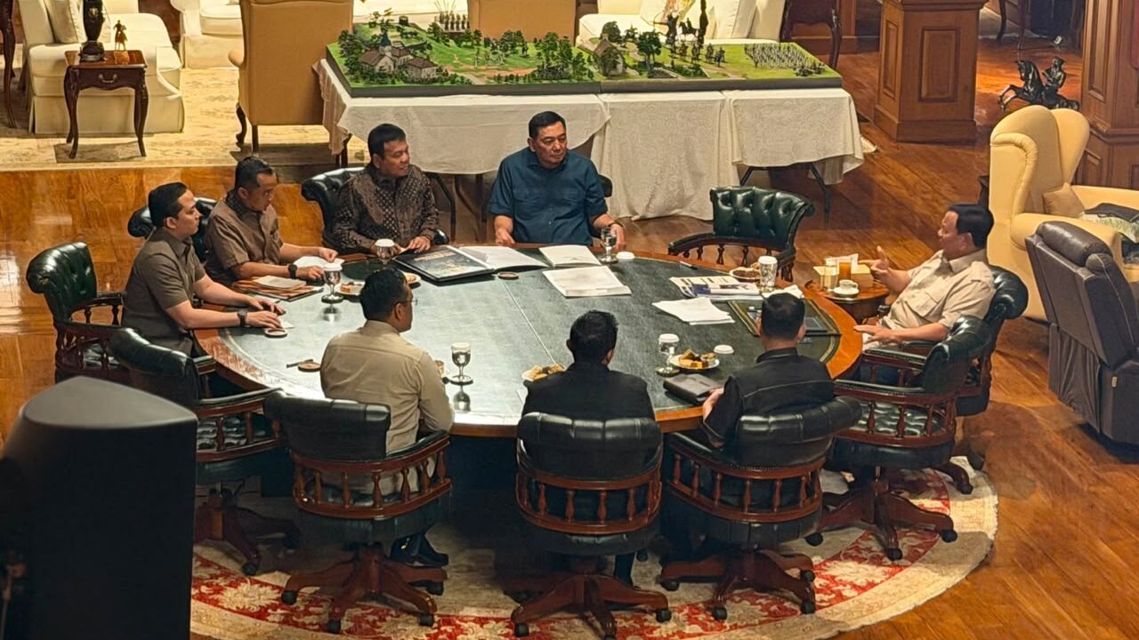 Cek B50, Prabowo Minta Anak Cucu Pertamina dan PLN Dipangkas