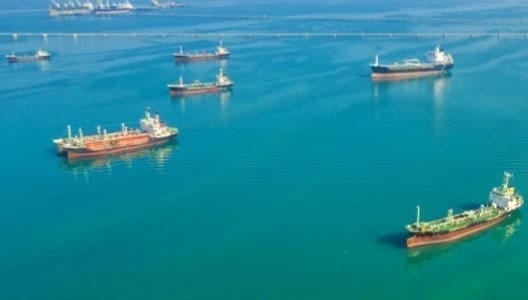 Pasokan Selat Hormuz Mengalir, Harga Minyak Turun