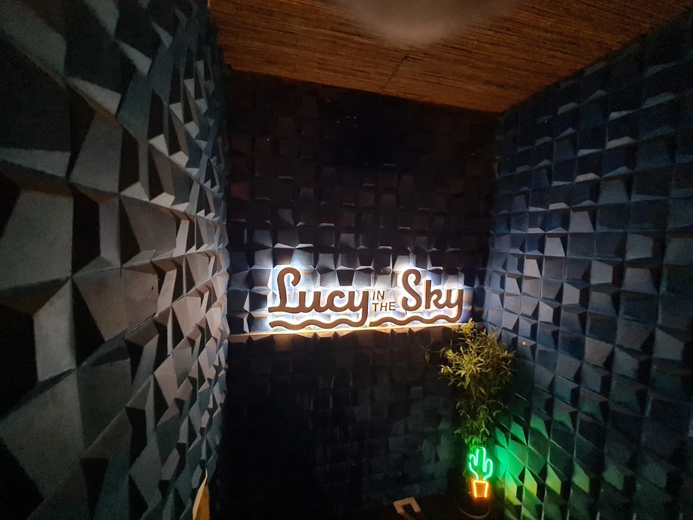 Emiten Bar SCBD Milik Hapsoro (LUCY) Diborong HP, Sempat Kuasai 20,86%