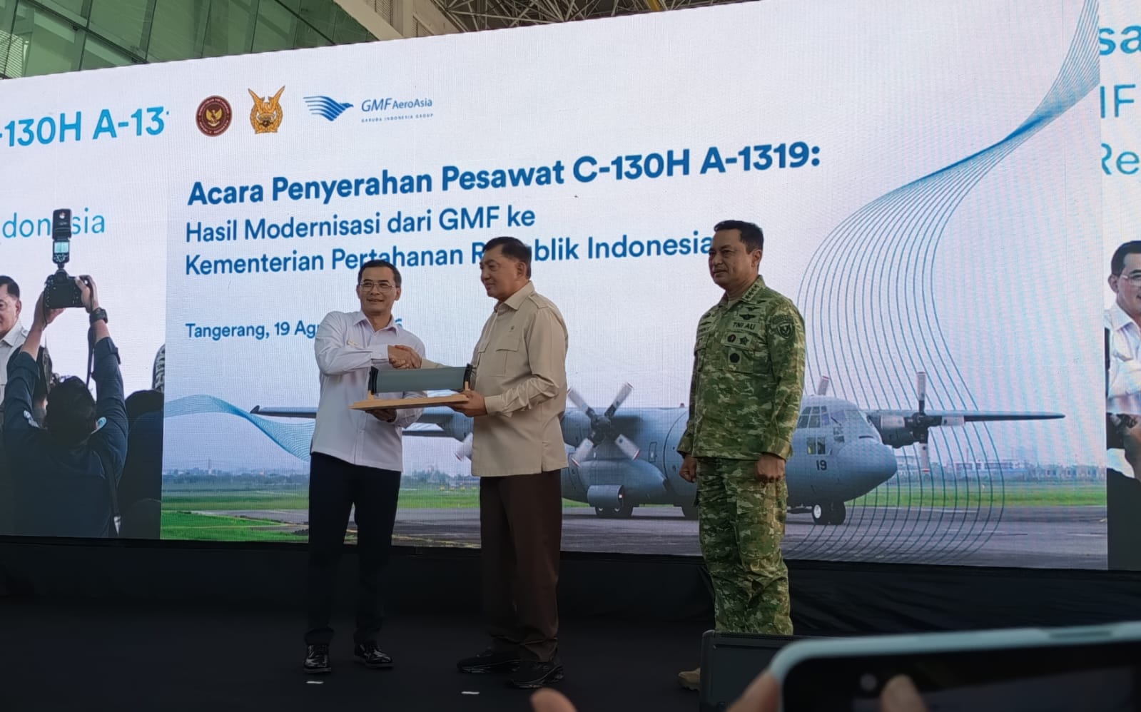Rampung Modernisasi, GMFI Serahkan Hercules A-1319 ke Kemenhan