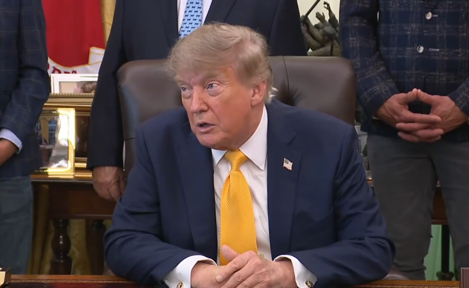 Trump Desak Fed Pangkas Suku Bunga, Ancam Lakukan ini