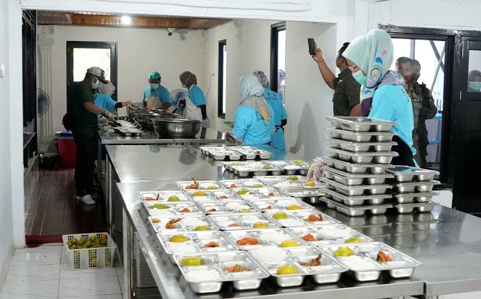Setop Keracunan, DPR Desak MBG Ganti Dapur Berbasis Sekolah