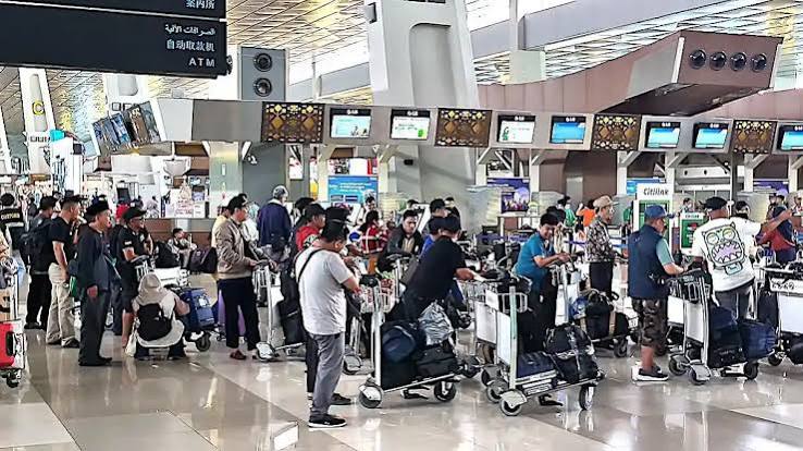 Erupsi Gunung Anak Krakatau, 624 Penerbangan di Bandara Soetta Ditunda