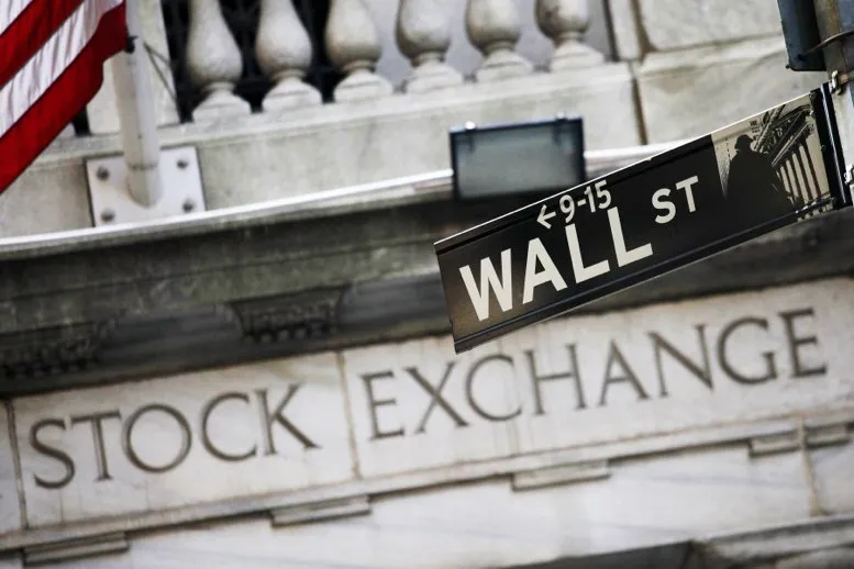 Wall Street Mixed, Minyak Brent Ngamuk ke USD104 per Barel