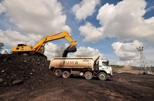 Tertekan Utang, Rating Kontraktor Batubara ini Melorot ke idBBB