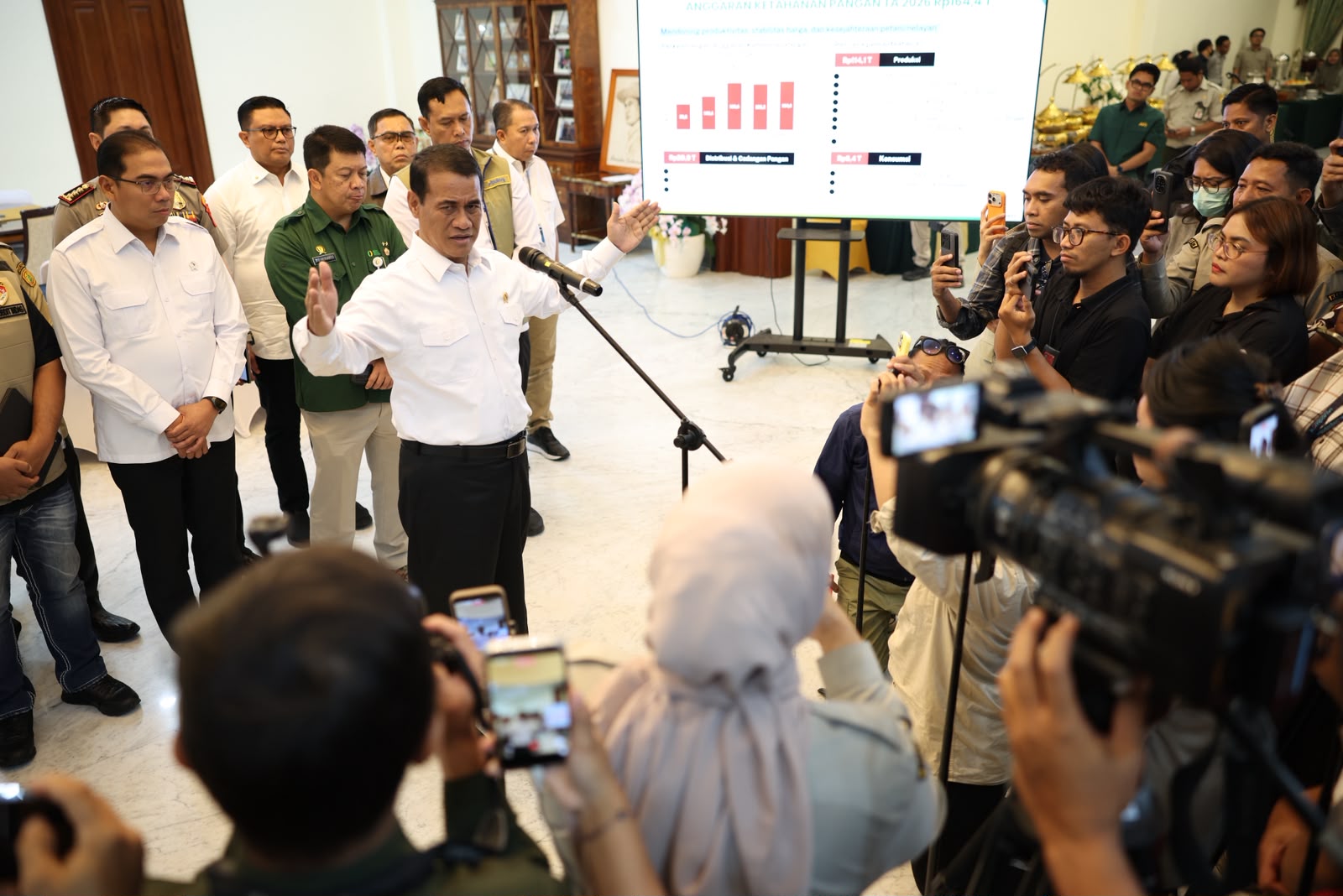 Selewengkan Beras SPHP, Mentan Copot 8 Pejabat Pangan