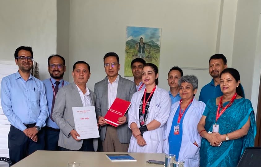 खर्च जुटाउन नसक्ने बालबालिकाको मुटुको उपचारका लागि गंगालाललाई एभरेस्ट बैंकको ५० लाख सहयोग