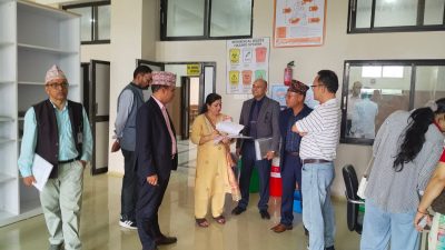 आयोगको टोली शहीद दशरथ चन्द स्वास्थ्य विज्ञान विश्वविद्यालयको निरिक्षणमा