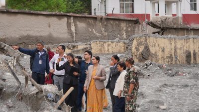 स्वास्थ्यमन्त्री निशा मेहताद्वारा बाढी प्रभावित क्षेत्रको स्वास्थ्य सेवाको स्थलगत अवलोकन