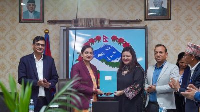स्वास्थ्यमन्त्रीद्वारा ६ स्वास्थ्य विज्ञान प्रतिष्ठानका उपकुलपतिसँग कार्यसम्पादन सम्झौता