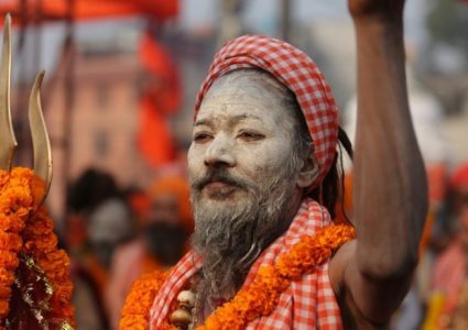 २२ लाख ५० हजार नगद दक्षिणा दिएर नागा बाबा र&hellip;