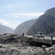 मुस्ताङमा विकासको उपहास : पुल एकातिर, खोला अर्कैतिर