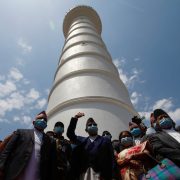 धरहरा चढ्नका लागि सर्वसाधारणको भिडभाड, केहि दिनका लागि निःशुल्क