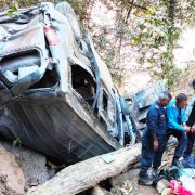 गोरखामा माइक्रोबस दुर्घटना हुदाँ एकको मृत्यु, १४ जना घाइते