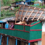 गुल्मीमा हावाहुरीले ३० भन्दा बढी घरको छाना उडायो
