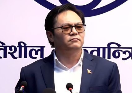 कम्युनिस्ट खोल छाडिदियौं, गुदी बोकेर हिंडेका छौं : सुदन किराती