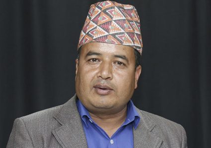 महेश बस्नेतमाथि विराटनगरमा आक्रमण प्रयास, गाडीमा छ्यापियो रातो मसी