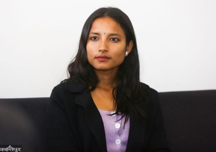 प्रधानमन्त्रीका प्रमुख स्वकीय सचिवलाई तत्काल पदमुक्त गरियोस्ः रक्षा बम