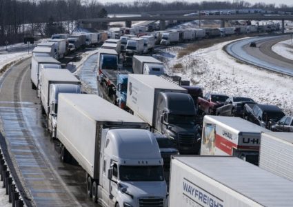 चीनसँग व्यापार गरेमा क्यानडामाथि शतप्रतिशत भन्सार शुल्क लगाउने ट्रम्पको घोषणा