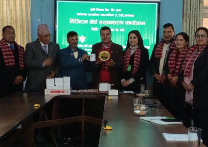 कृषि विकास बैंकद्धारा व्यवस्थापन केन्द्रीय विभागलाई स्मार्ट डिजिटल बोर्ड सहयोग