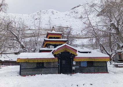 हिमपातपछि मुक्तिनाथ मन्दिर परिसर सुनसान, कागबेनीमै रोकिए दर्शनार्थी