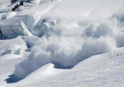 क्यालिफोर्नियामा शक्तिशाली हिमपहिरो, १० जना बेपत्ता