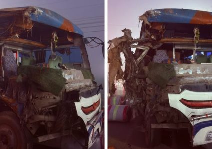 स्कुल बस र ट्याक्टर ठोक्किँदा २१ जना विद्यार्थी घाइते