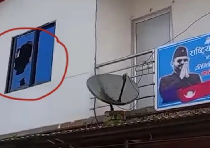 झापा–५ मा बालेनको सम्पर्क कार्यालयमा तोडफोड