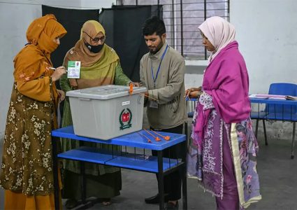 बंगलादेशमा शेख हसिना सत्ताच्यूतपछि पहिलो निर्वाचन, अवामी लिगमाथिको प्रतिबन्ध यथावत