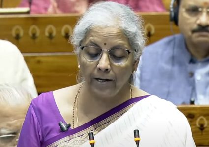 भारतमा आज बजेट प्रस्तुत हुँदै , लगातार नवौं पटक बजेट पेश गर्दै वित्तमन्त्री निर्मला सितारमण