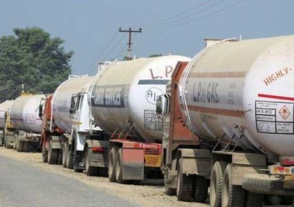 निर्वाचन लक्षित गर्दै आयल निगमले बढायो ग्यास आयात, एकैदिन भित्रियो&hellip;