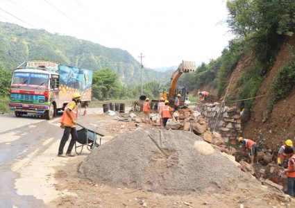 मुग्लिन–मलेखु सडकको काम तीन वर्षमा ३७ प्रतिशत मात्र