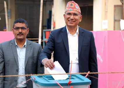 एमाले उपाध्यक्ष पौडेलद्वारा मतदान