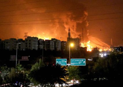 इजरायली आक्रमणपछि इरानको तेल डिपोमा भीषण आगलागी