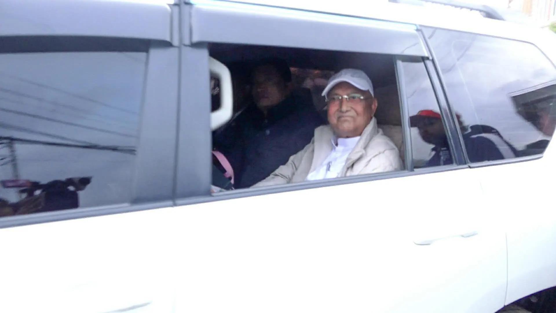 ओलीको रिहाइ माग्दै देशव्यापी ज्ञापनपत्र बुझाउँदै एमाले