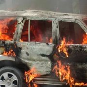 काठमाडौंको सुकेधारा र नैकापमा गाडीमा आगजनी