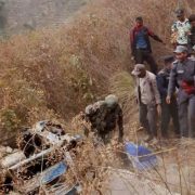 रामेछाप दुर्घटना : मतदात अधिकृतको पनि मृत्यु, ७ जनालाई हेलिकप्टरबाट काठमाडौं पठाइयो