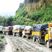 स्थानीयको अवरोधले काठमाडौँ उपत्यकाको फोहर विसर्जन रोकियो