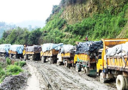 स्थानीयको अवरोधले काठमाडौँ उपत्यकाको फोहर विसर्जन रोकियो