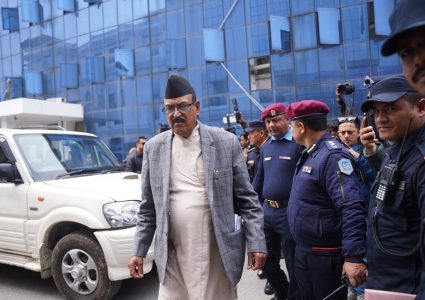 जाँचबुझ आयोगको टोली प्रतिवेदन बुझाउन प्रधानमन्त्री कार्यालयमा