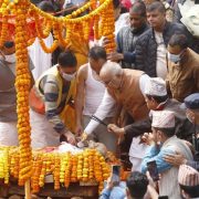 केपी शर्मा ओलीका पिता मोहनप्रसादको पशुपति आर्यघाटमा अन्त्येष्टि