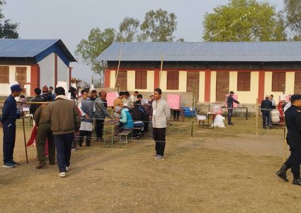 महोत्तरीमा रोकिएको मतदान सुरु