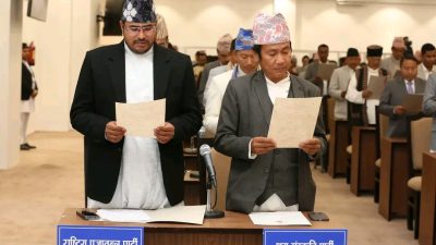 ज्ञानेन्द्र शाहीसँग हर्क साम्पाङको कुरा मात्र होइन ‘बेञ्च’ पनि मिल्यो!